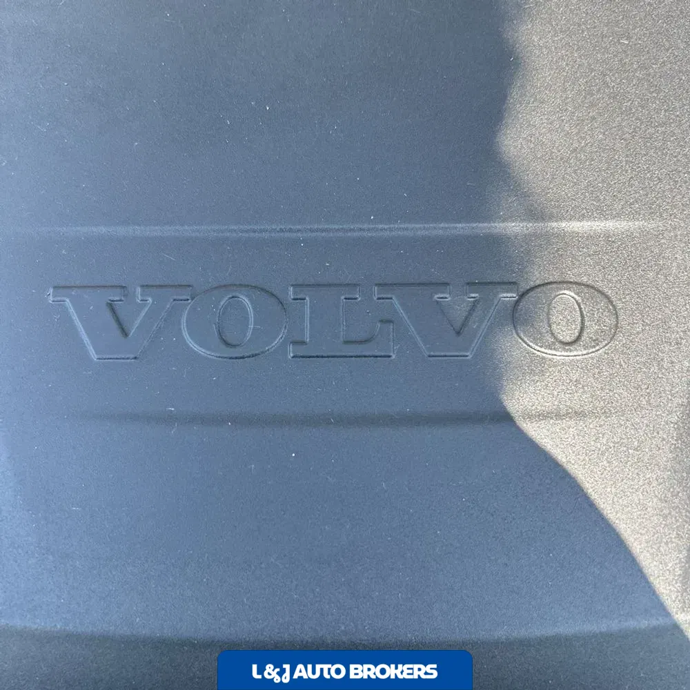 2023 Volvo XC90 T8 - Plus
