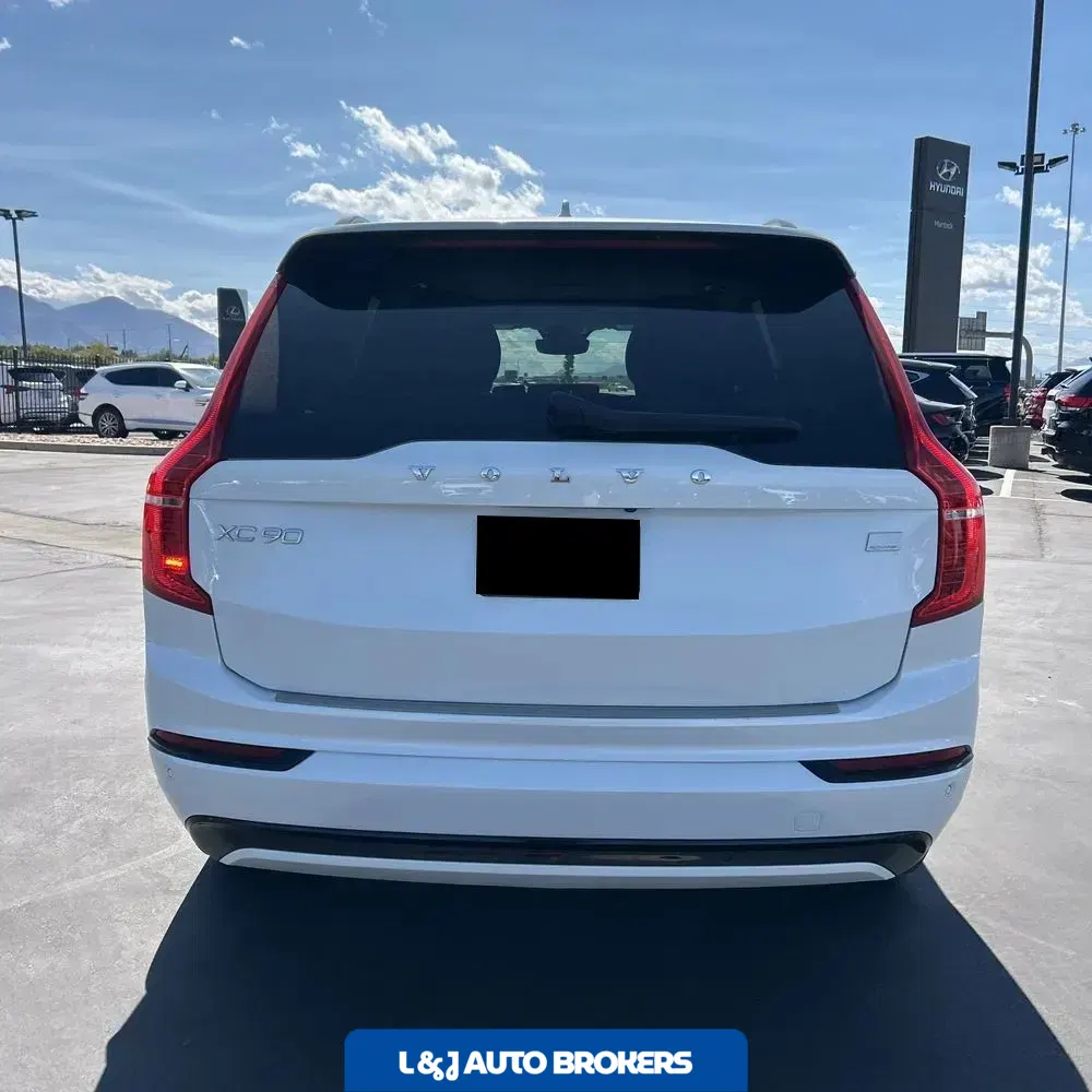 2023 Volvo XC90 T8 - Plus