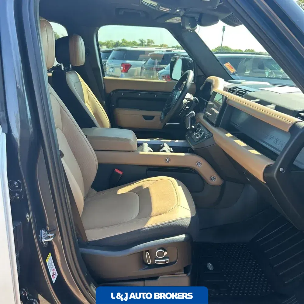 2025 Land Rover Defender 130 V8 P500