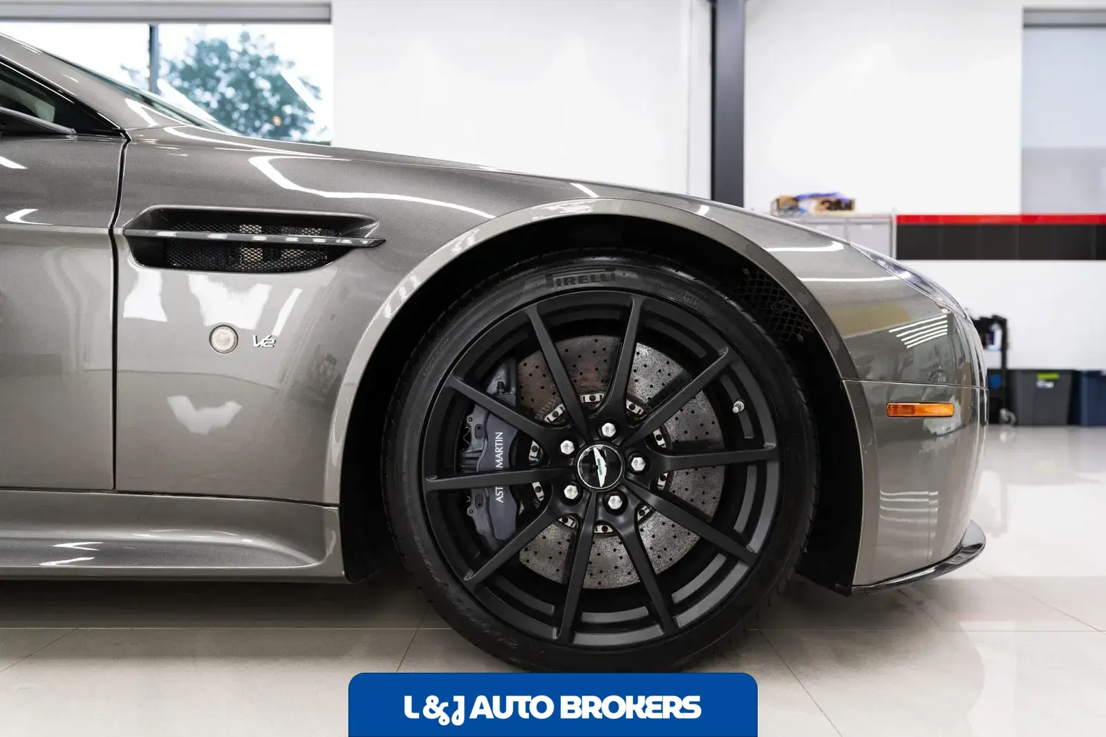 2017 Aston Martin V12 Vantage S Roadster 7-Speed