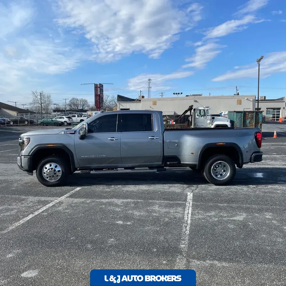 2025 GMC Sierra 3500HD Denali