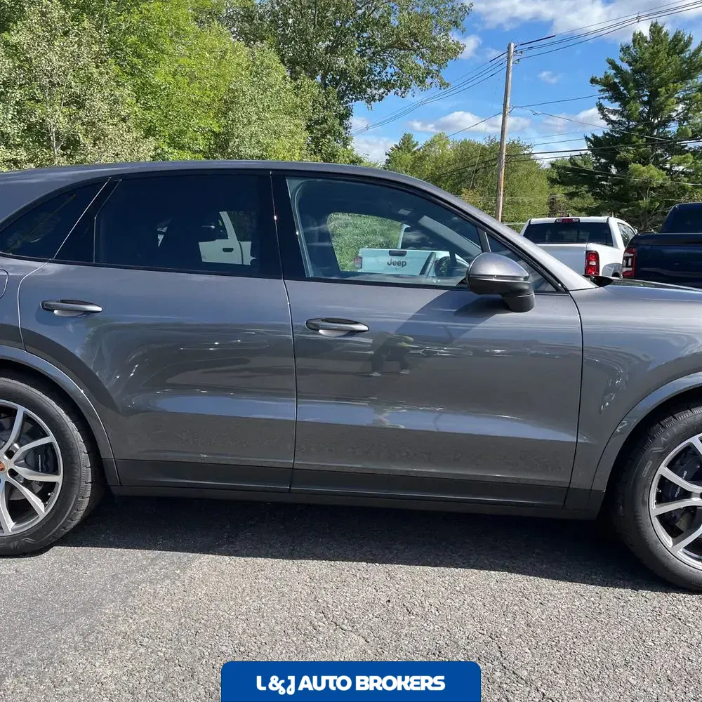 2025 Porsche Cayenne S 4D SUV
