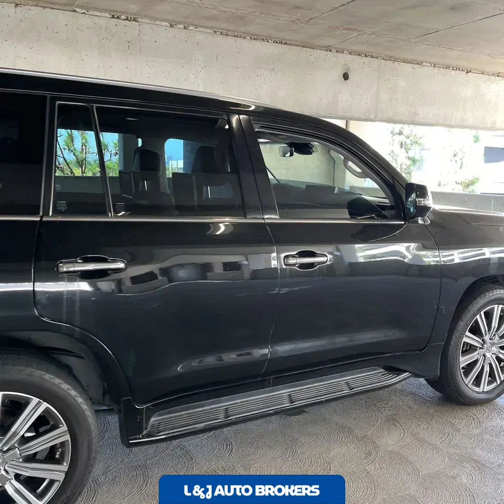 2017 Lexus LX 570 Base