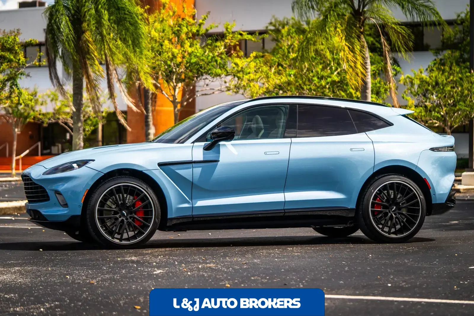 2022 Aston Martin DBX
