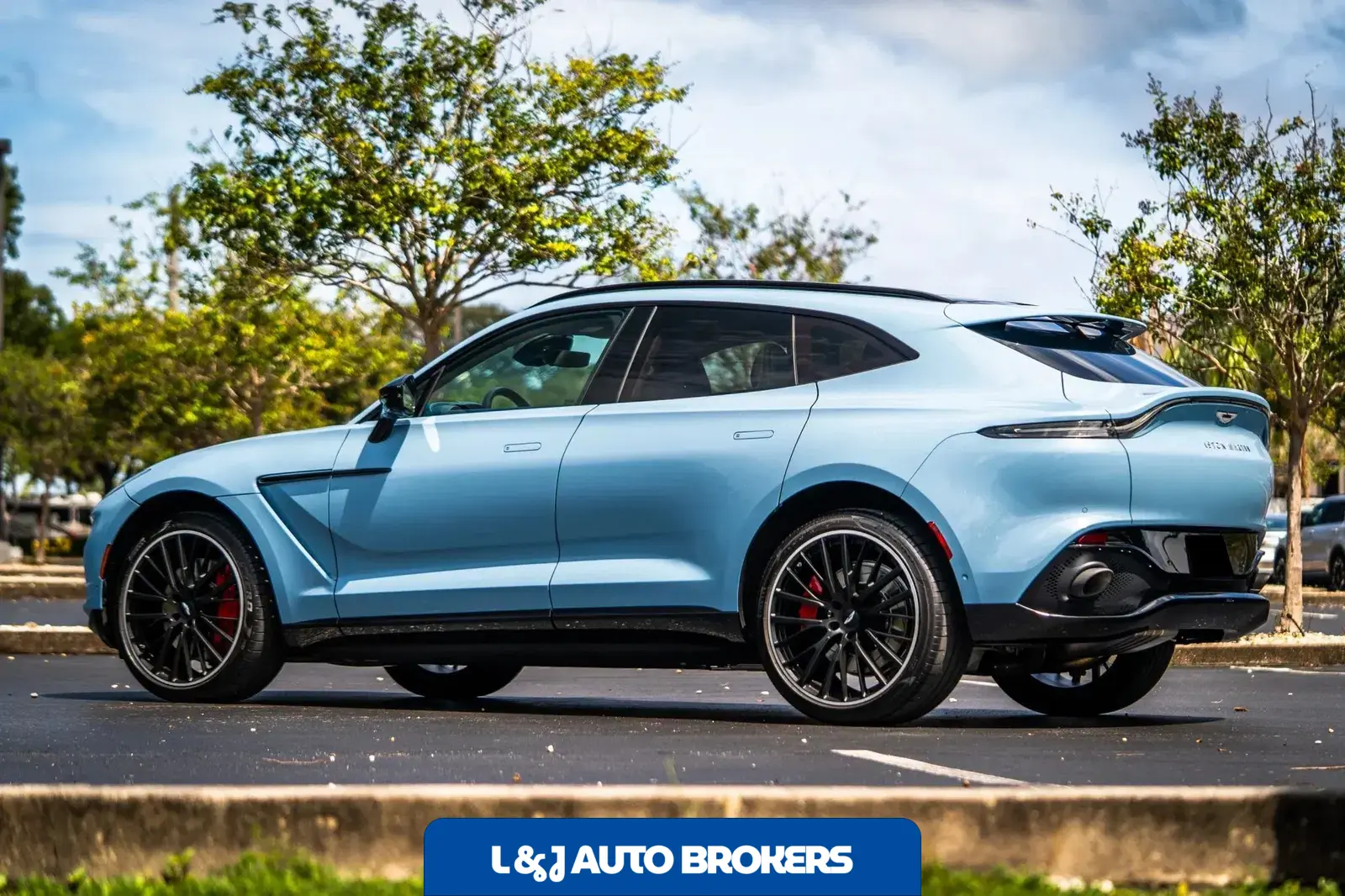 2022 Aston Martin DBX
