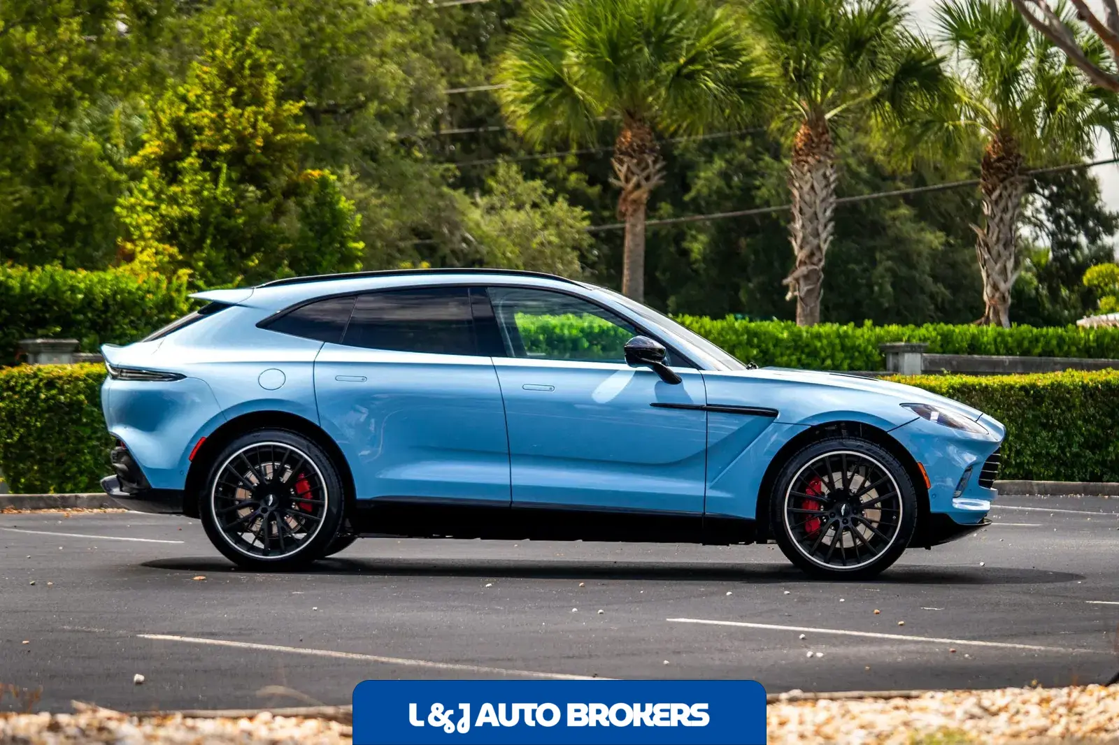 2022 Aston Martin DBX