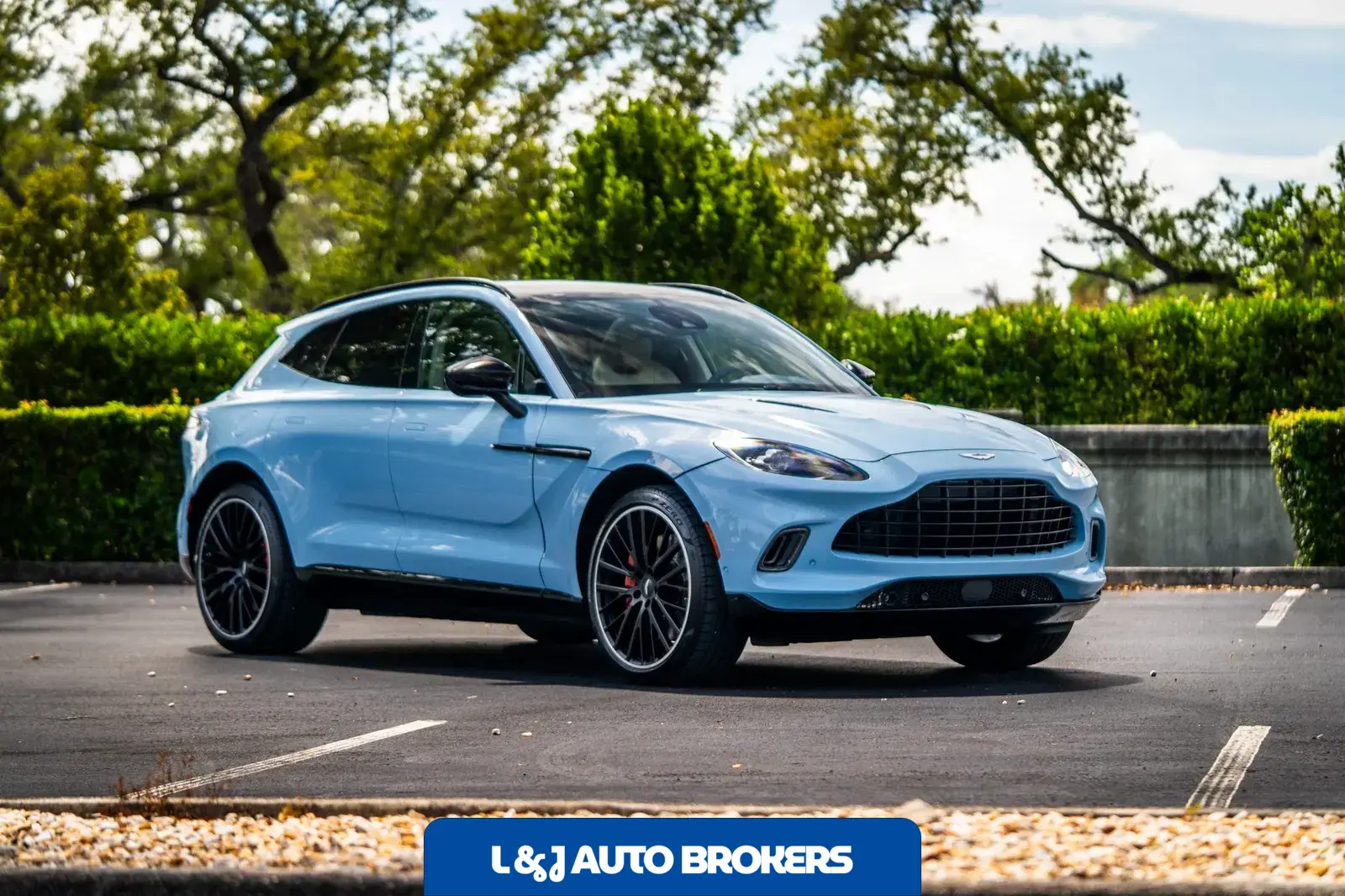 2022 Aston Martin DBX