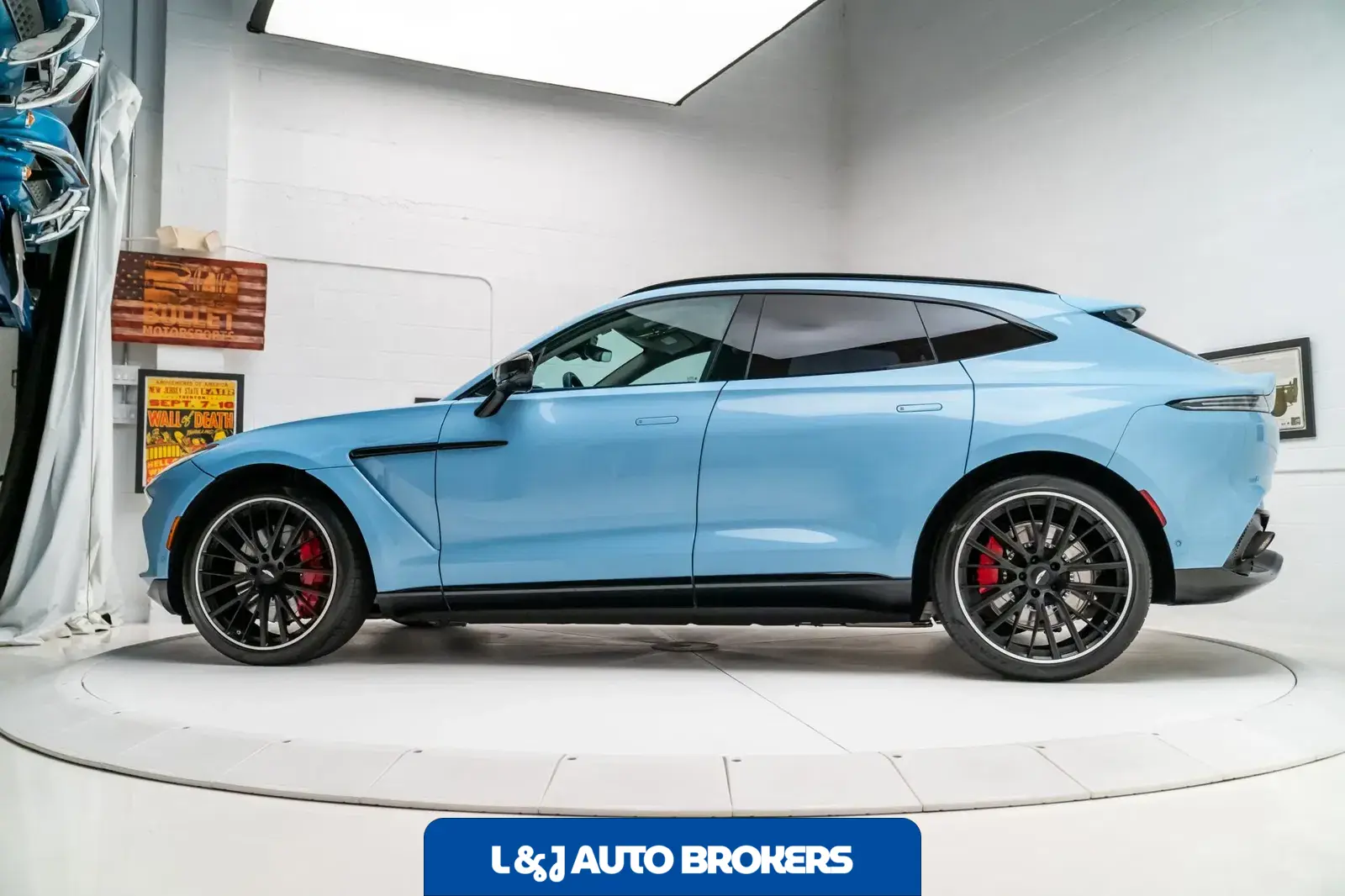 2022 Aston Martin DBX