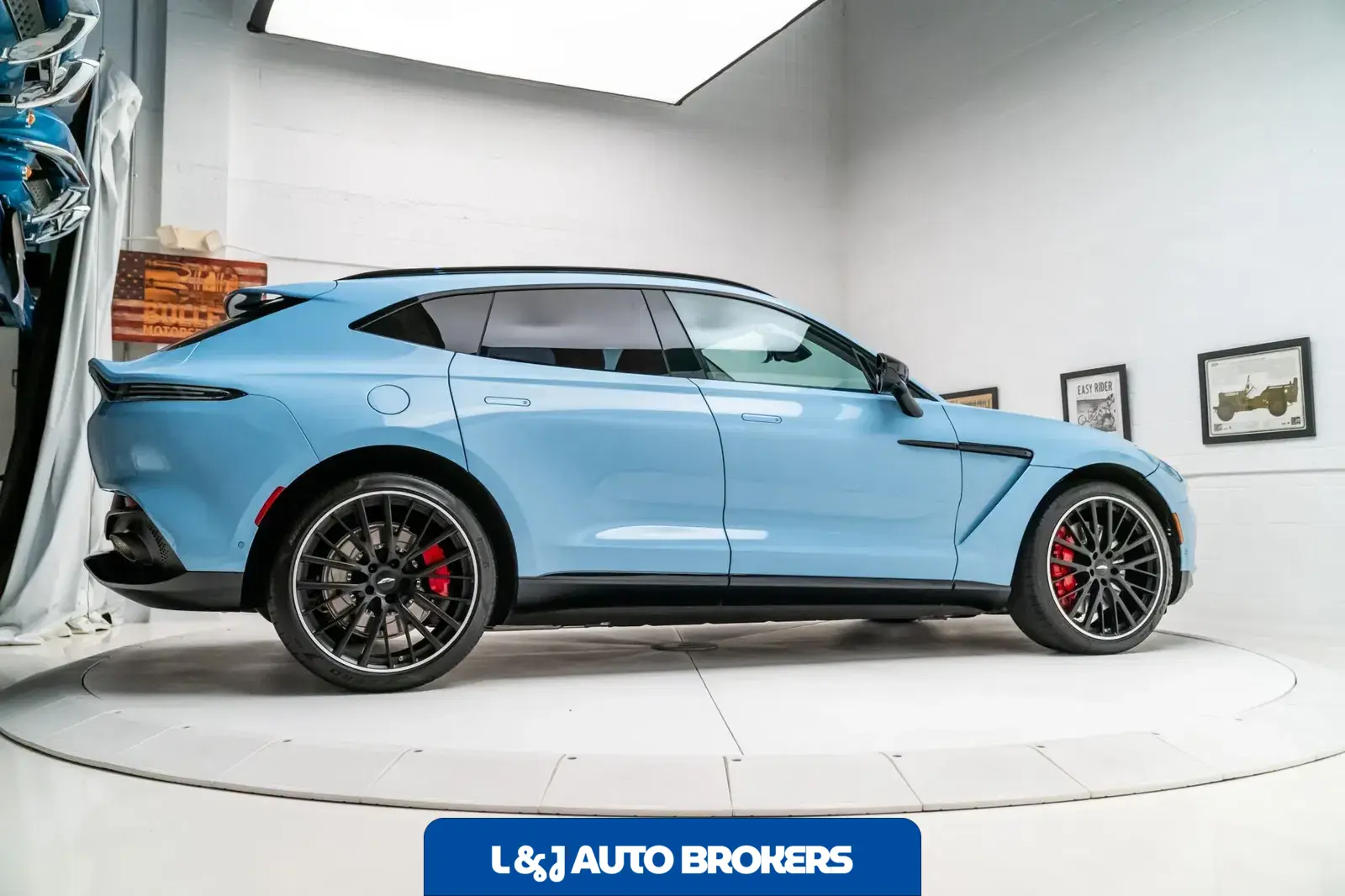2022 Aston Martin DBX