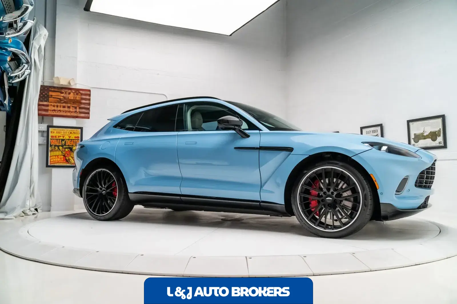 2022 Aston Martin DBX