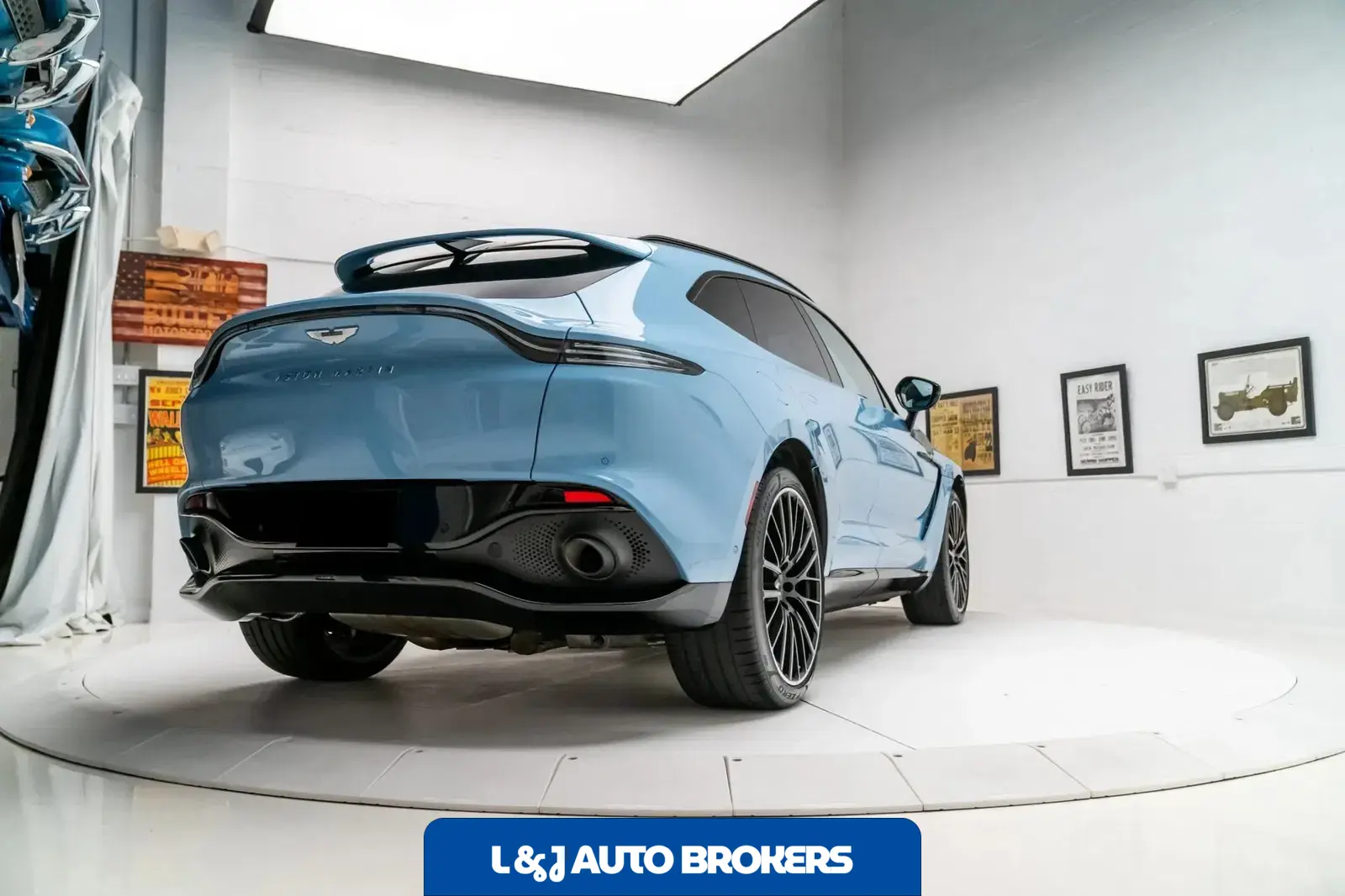 2022 Aston Martin DBX