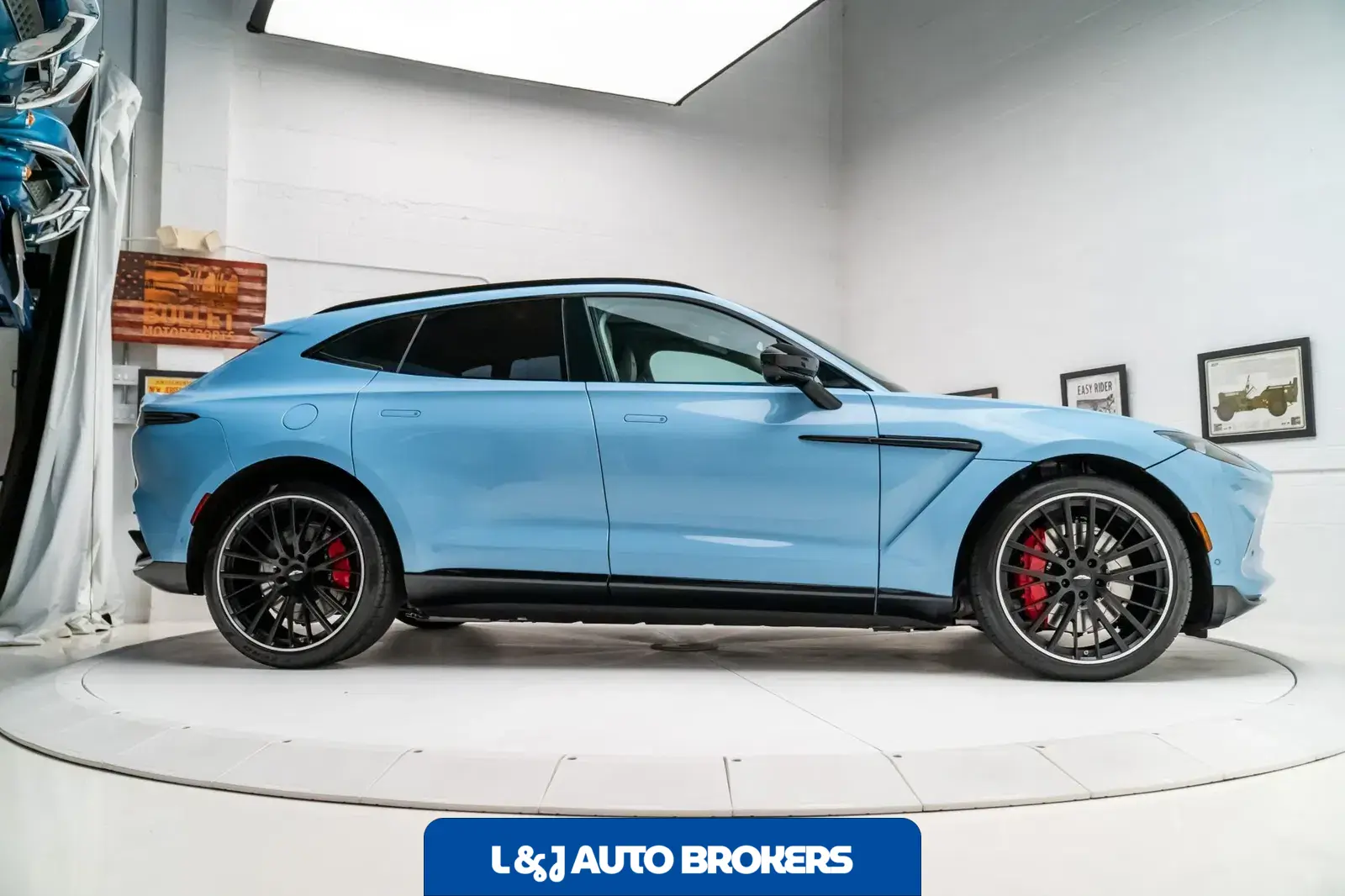 2022 Aston Martin DBX