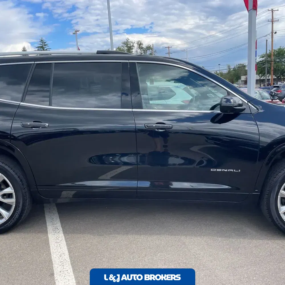 2024 GMC Acadia Denali