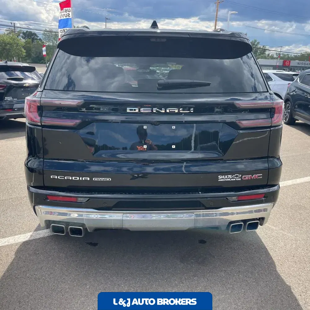 2024 GMC Acadia Denali