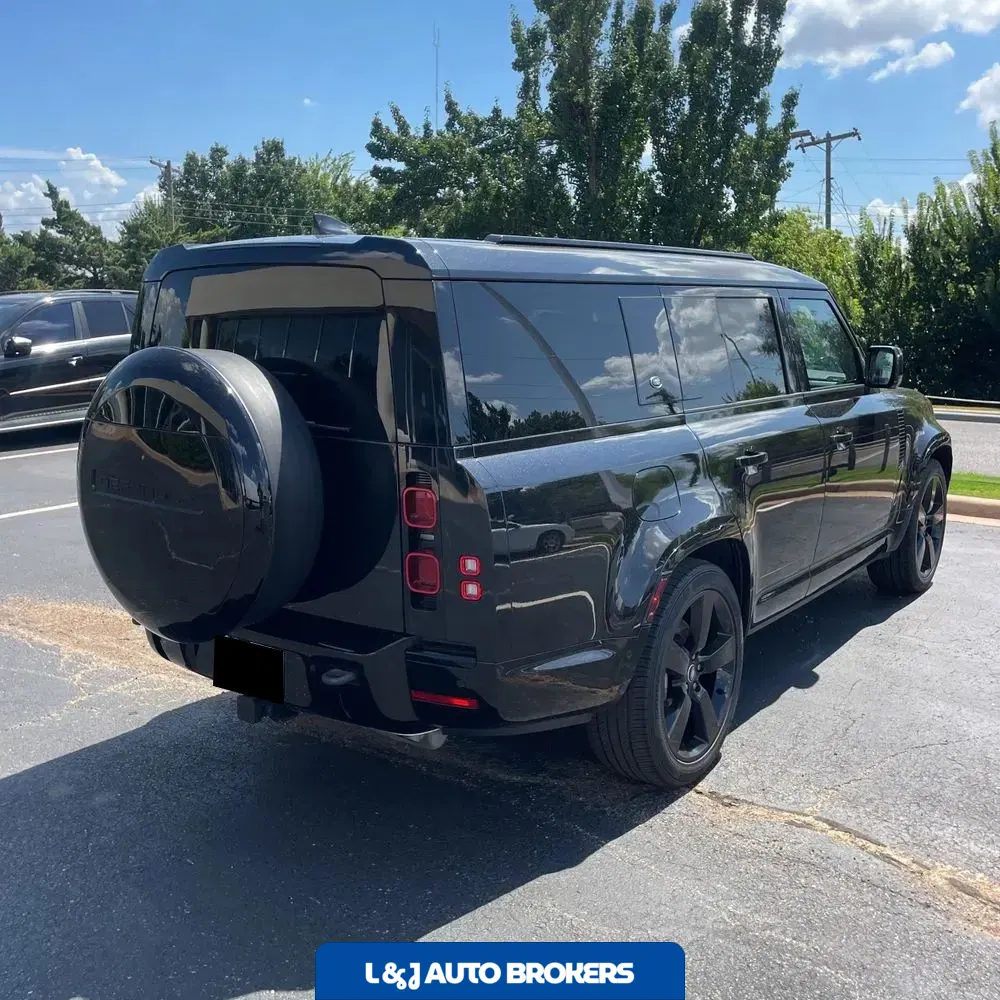 2024 Land Rover Defender 130 P400 X-Dynamic SE
