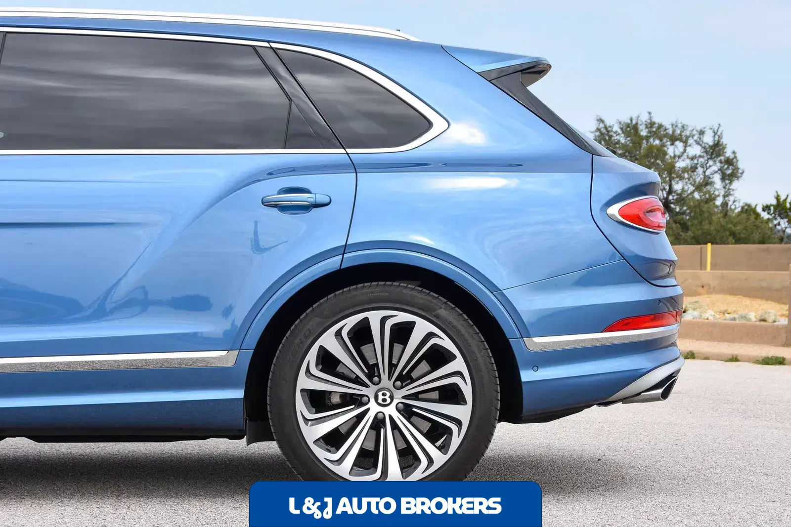 2023 Bentley Bentayga Azure V8