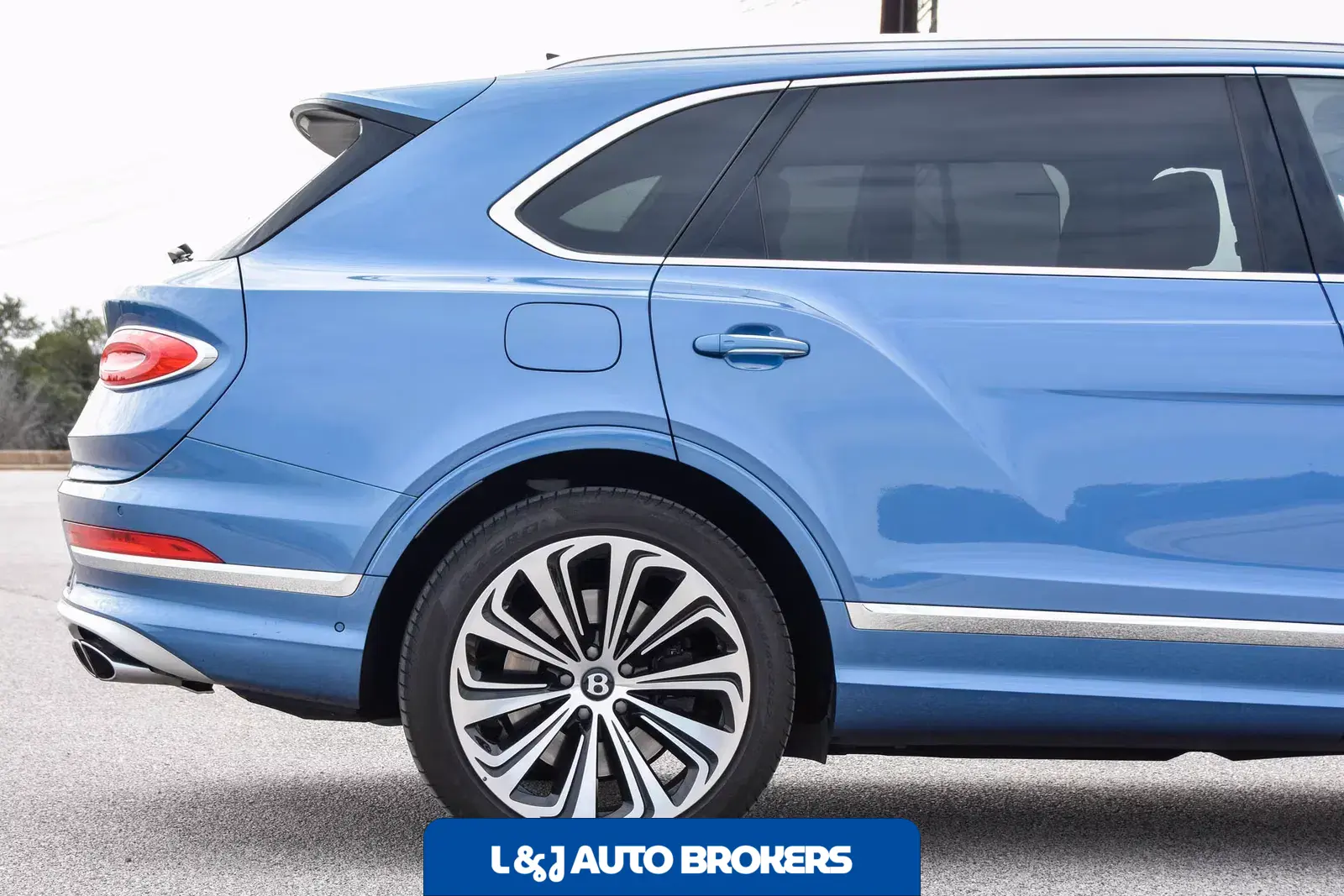 2023 Bentley Bentayga Azure V8