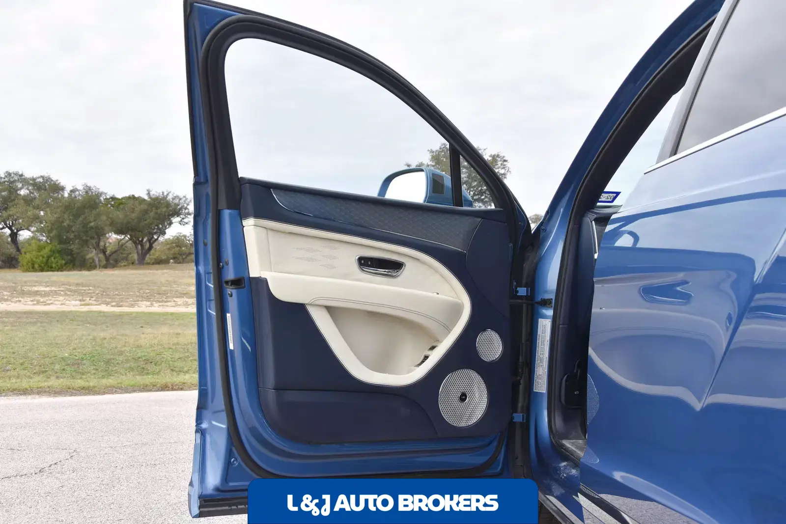 2023 Bentley Bentayga Azure V8