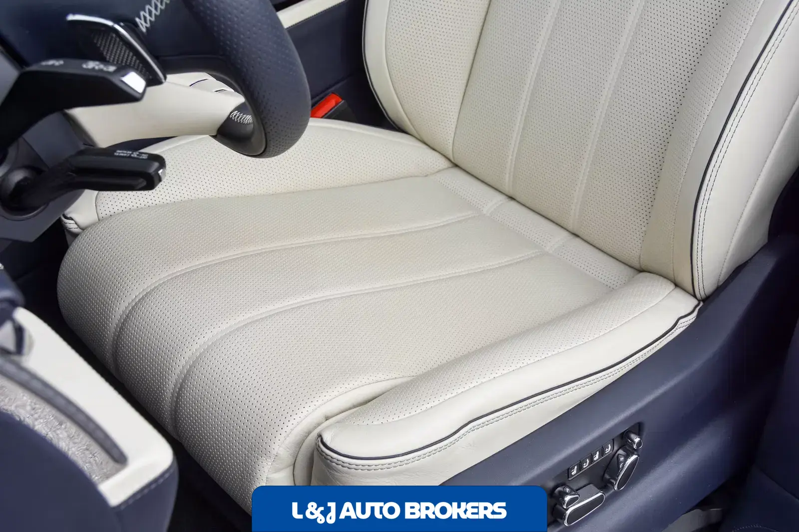 2023 Bentley Bentayga Azure V8