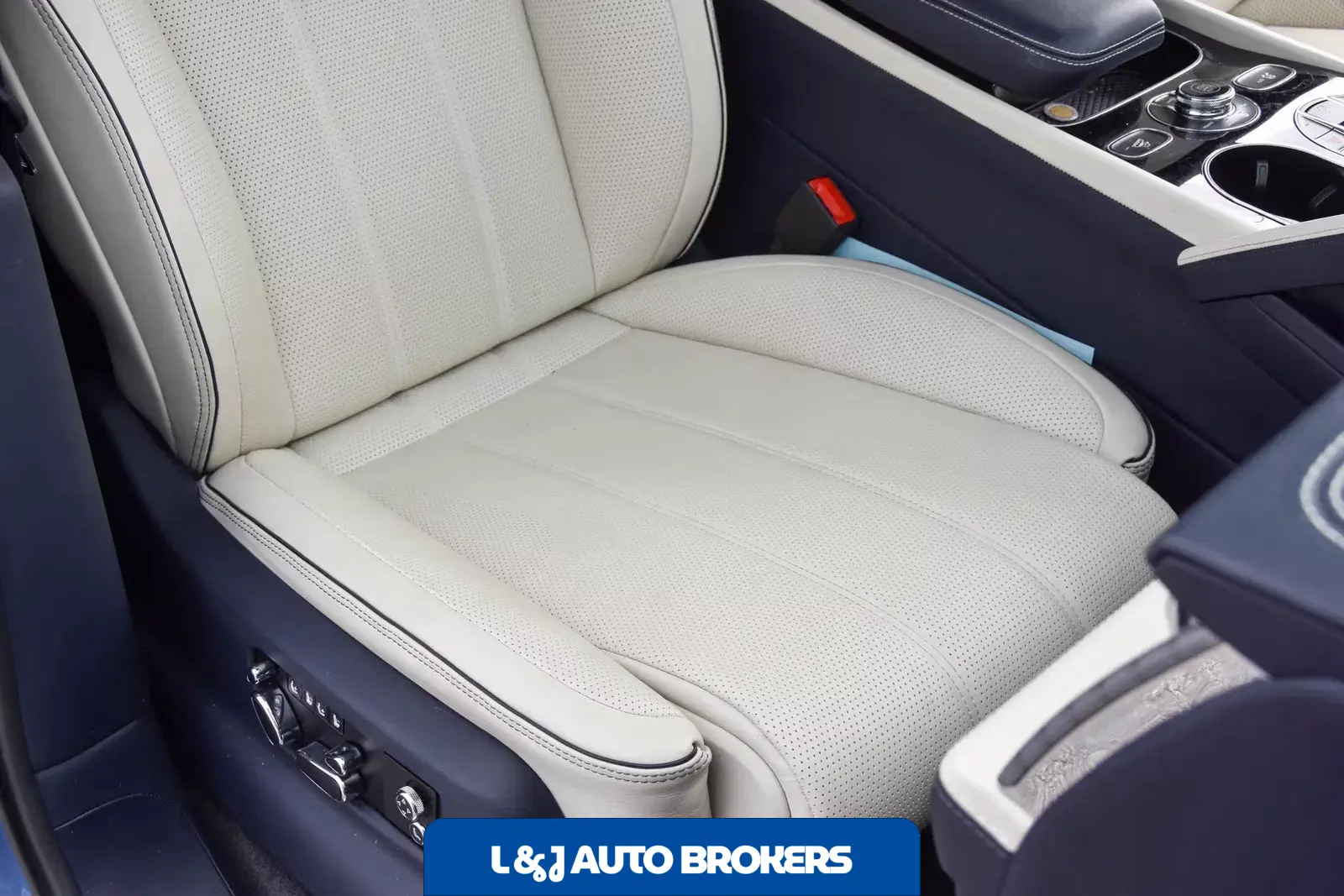 2023 Bentley Bentayga Azure V8