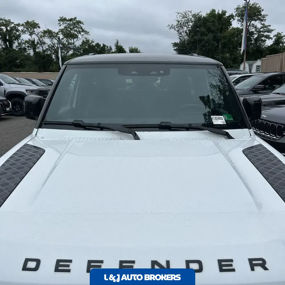 2024 Land Rover Defender 90 P400 X-Dynamic SE