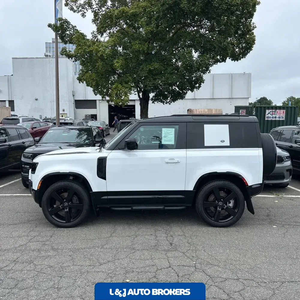 2024 Land Rover Defender 90 P400 X-Dynamic SE