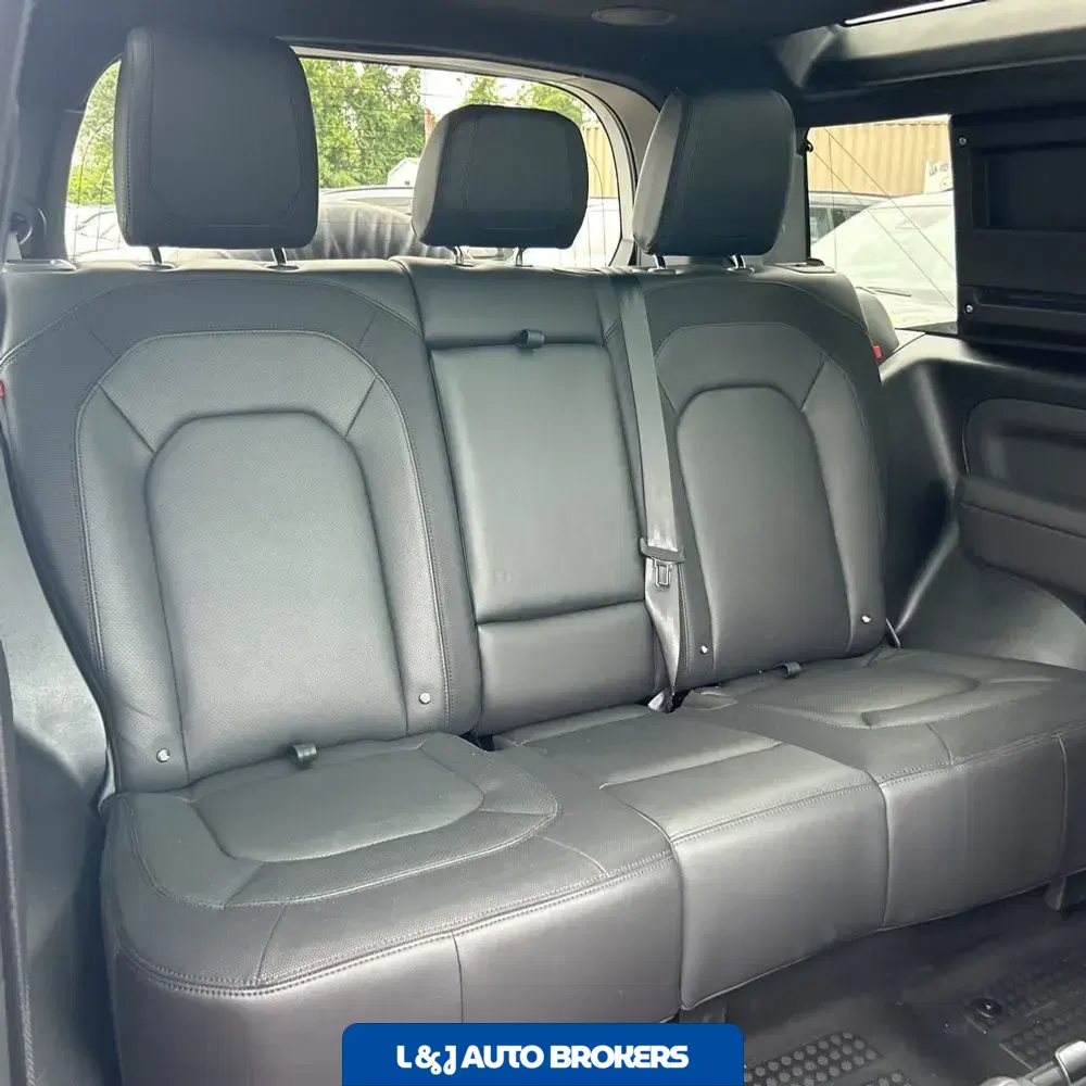 2024 Land Rover Defender 90 P400 X-Dynamic SE