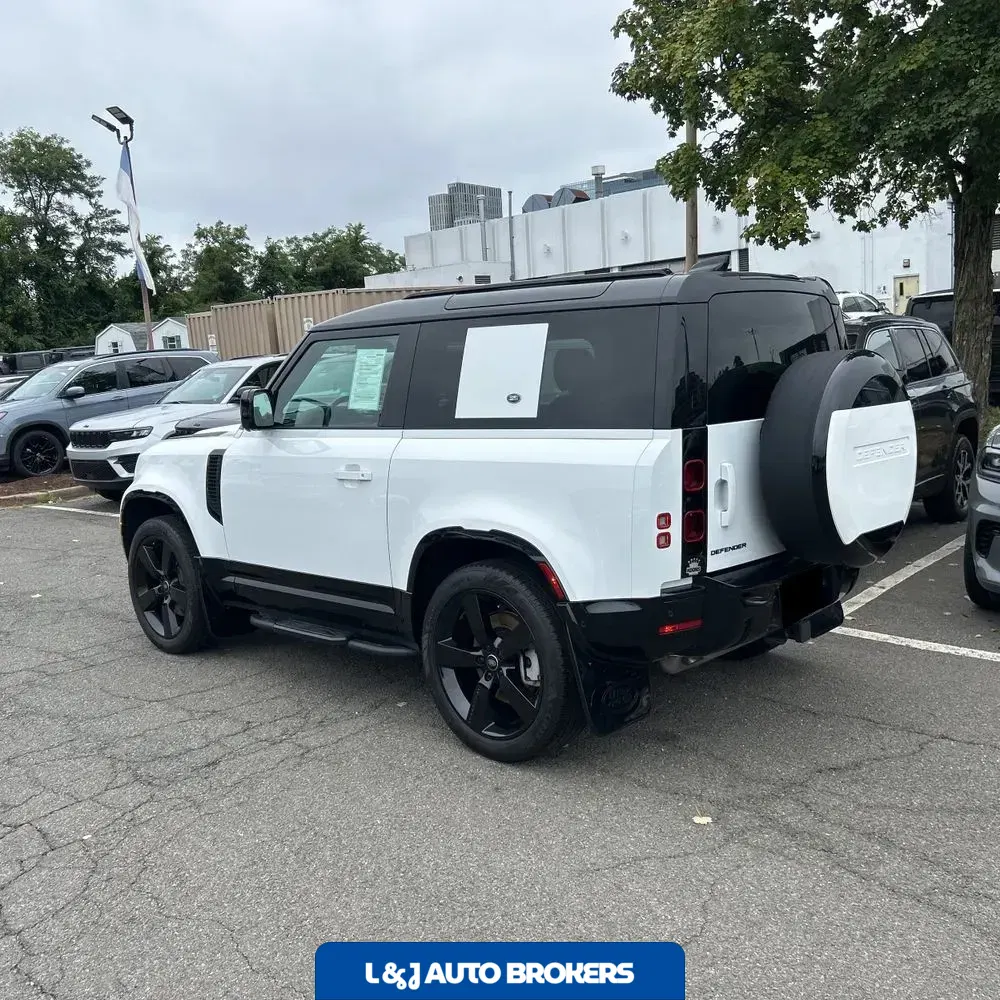 2024 Land Rover Defender 90 P400 X-Dynamic SE
