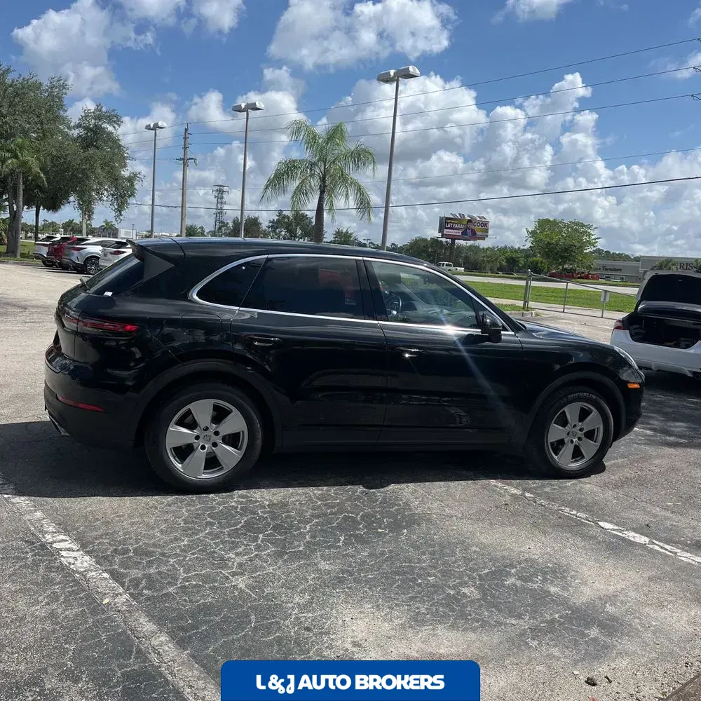 2022 Porsche Cayenne Base