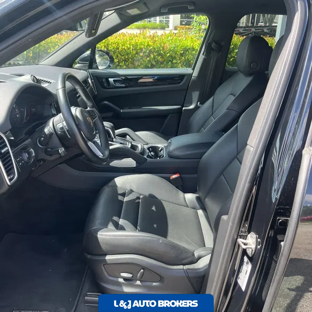 2022 Porsche Cayenne Base