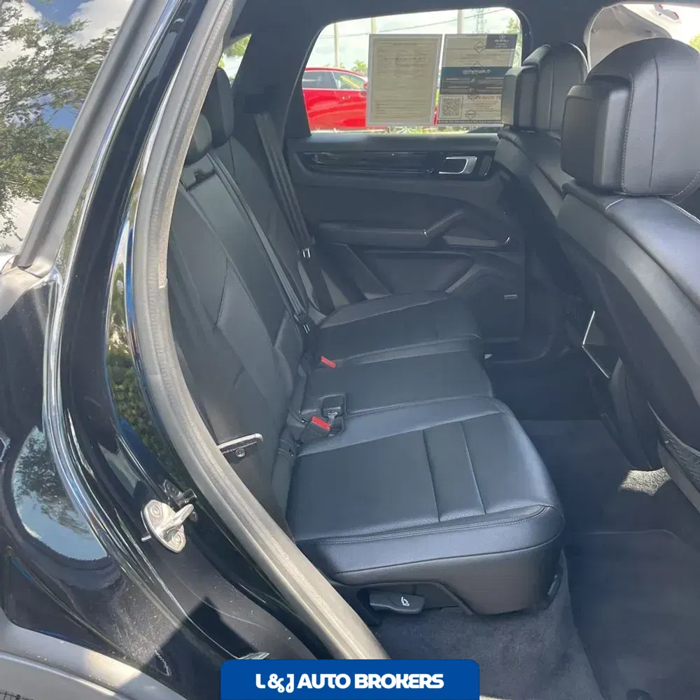 2022 Porsche Cayenne Base