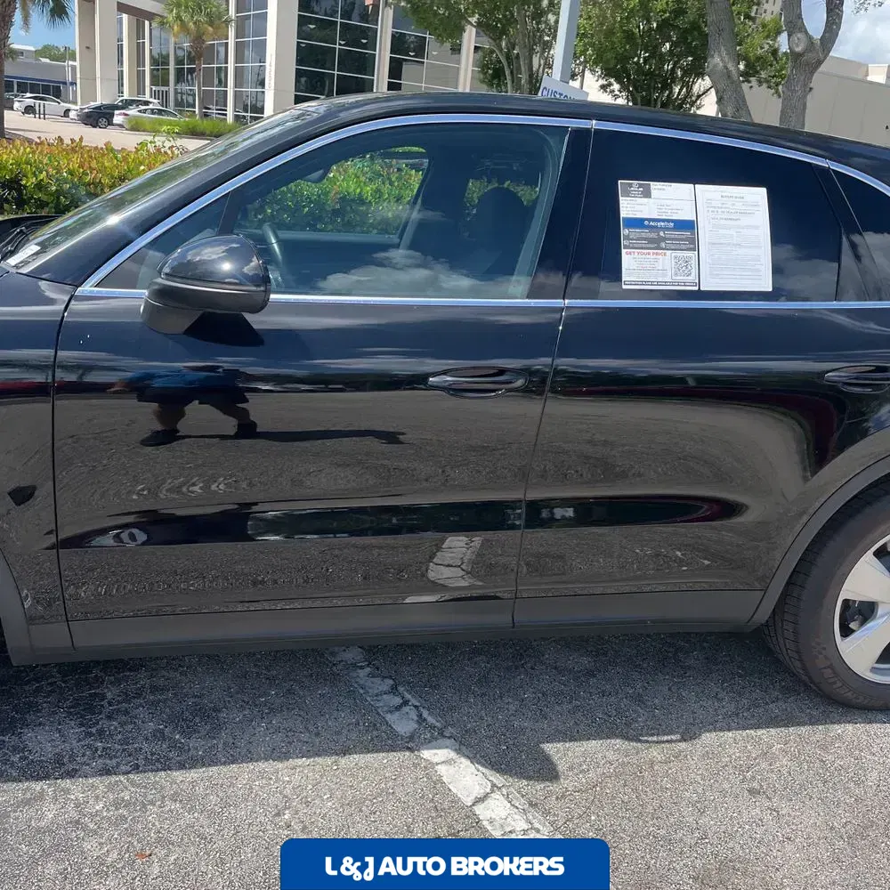 2022 Porsche Cayenne Base