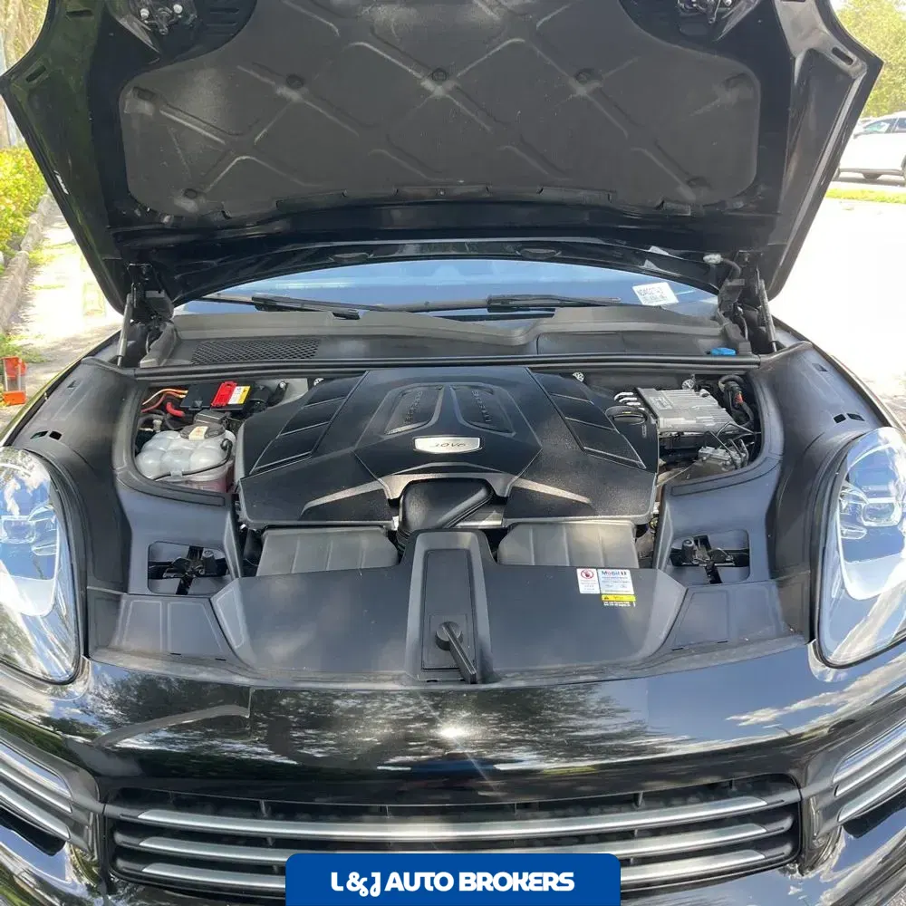 2022 Porsche Cayenne Base