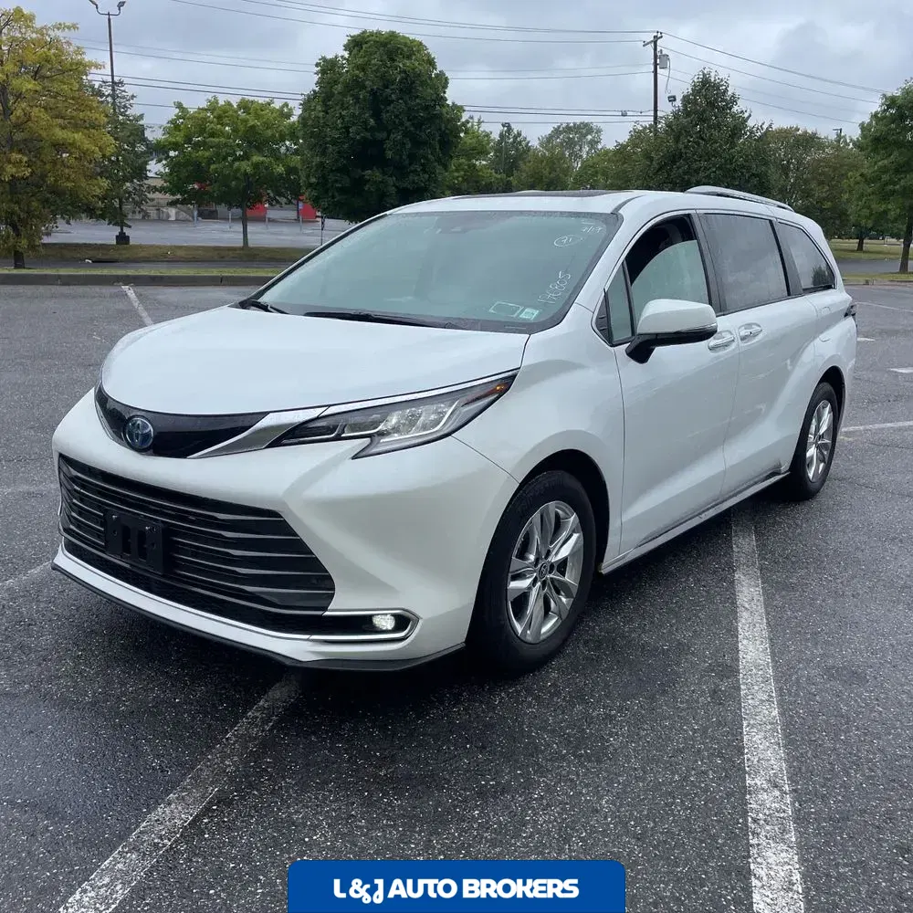 2022 Toyota Sienna Limited 7-Passenger