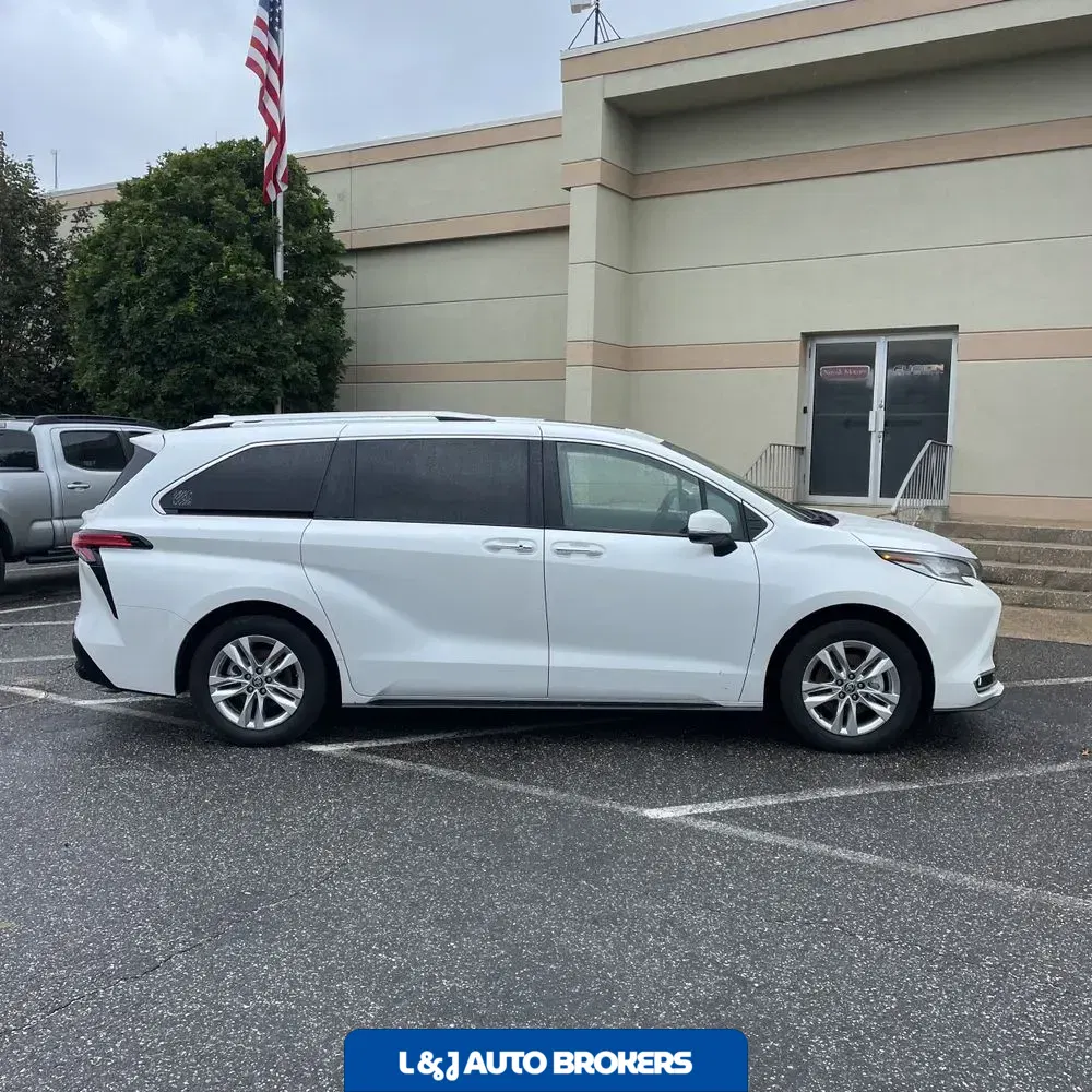 2022 Toyota Sienna Limited 7-Passenger
