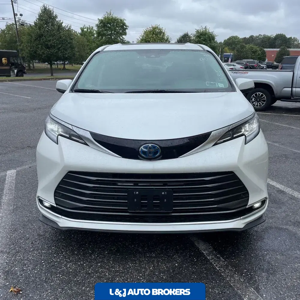 2022 Toyota Sienna Limited 7-Passenger