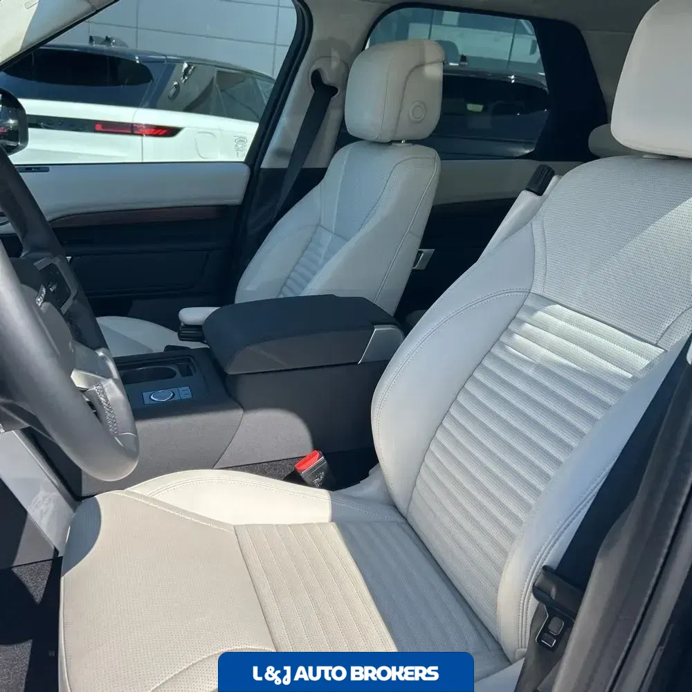 2025 Land Rover Discovery S P300