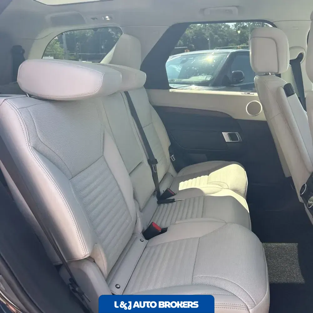 2025 Land Rover Discovery S P300