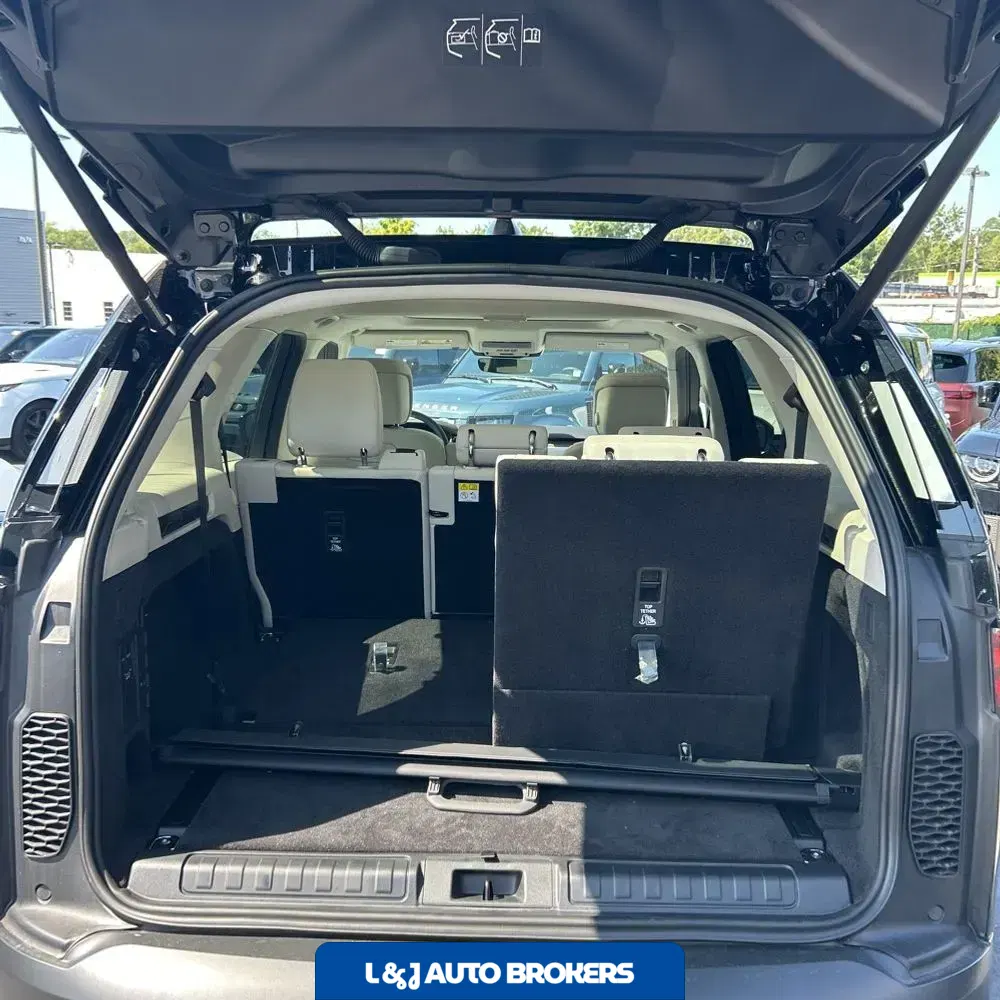 2025 Land Rover Discovery S P300