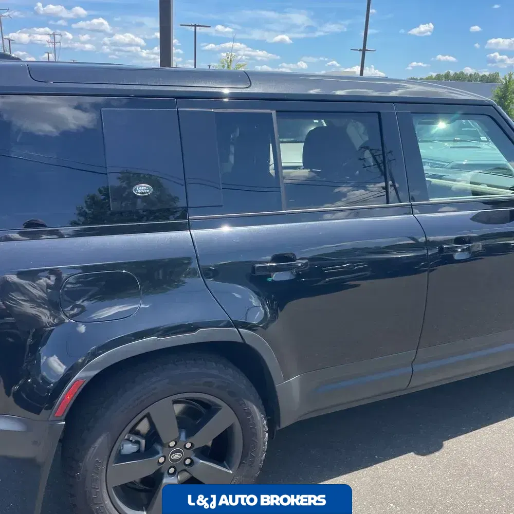 2024 Land Rover Defender 110 V8 P500 SE