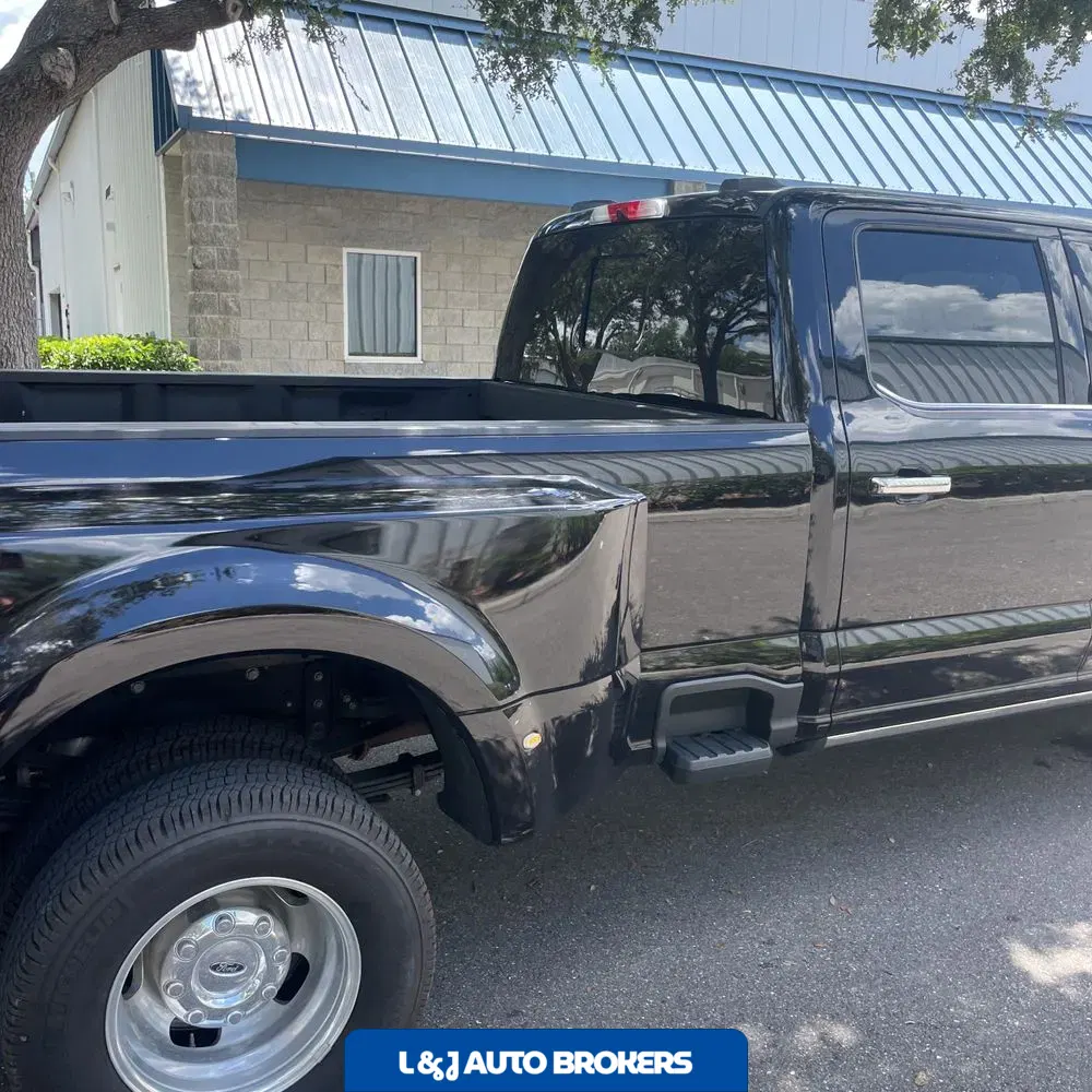 2023 Ford F-350 Super Duty Platinum