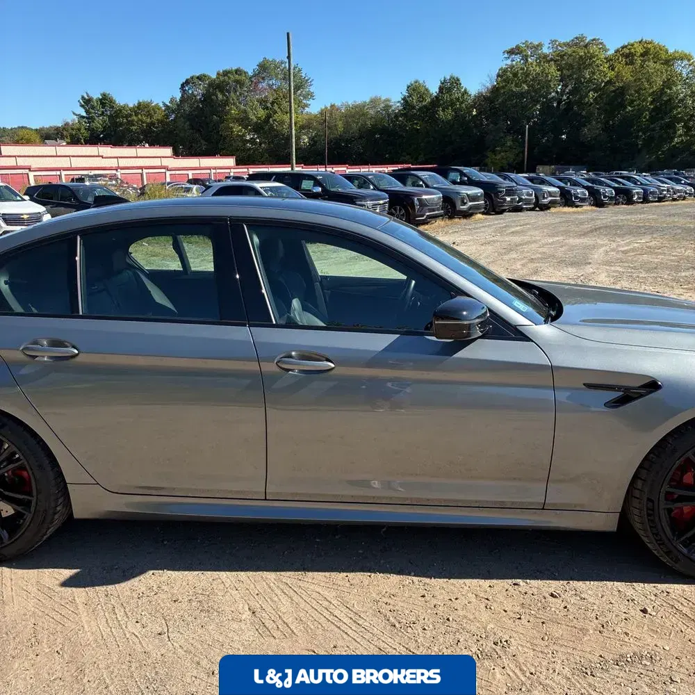 2023 BMW M5