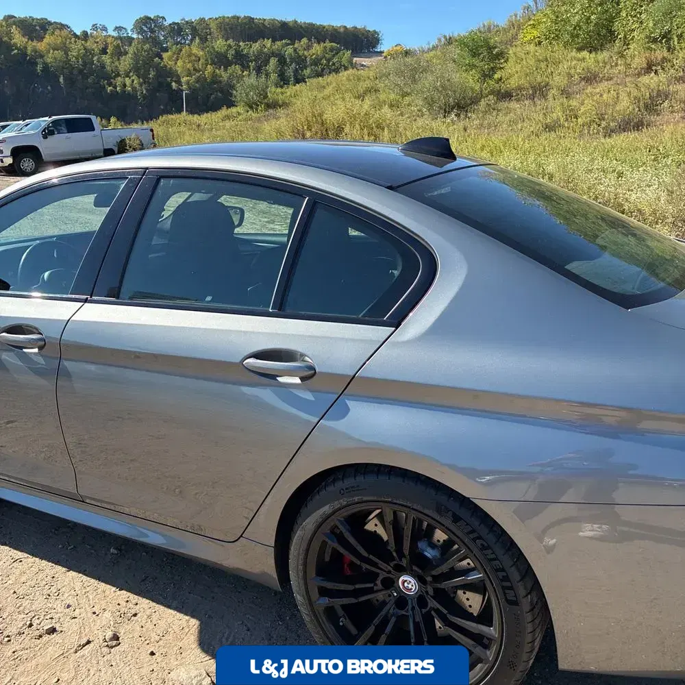 2023 BMW M5