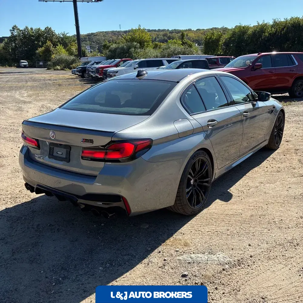 2023 BMW M5