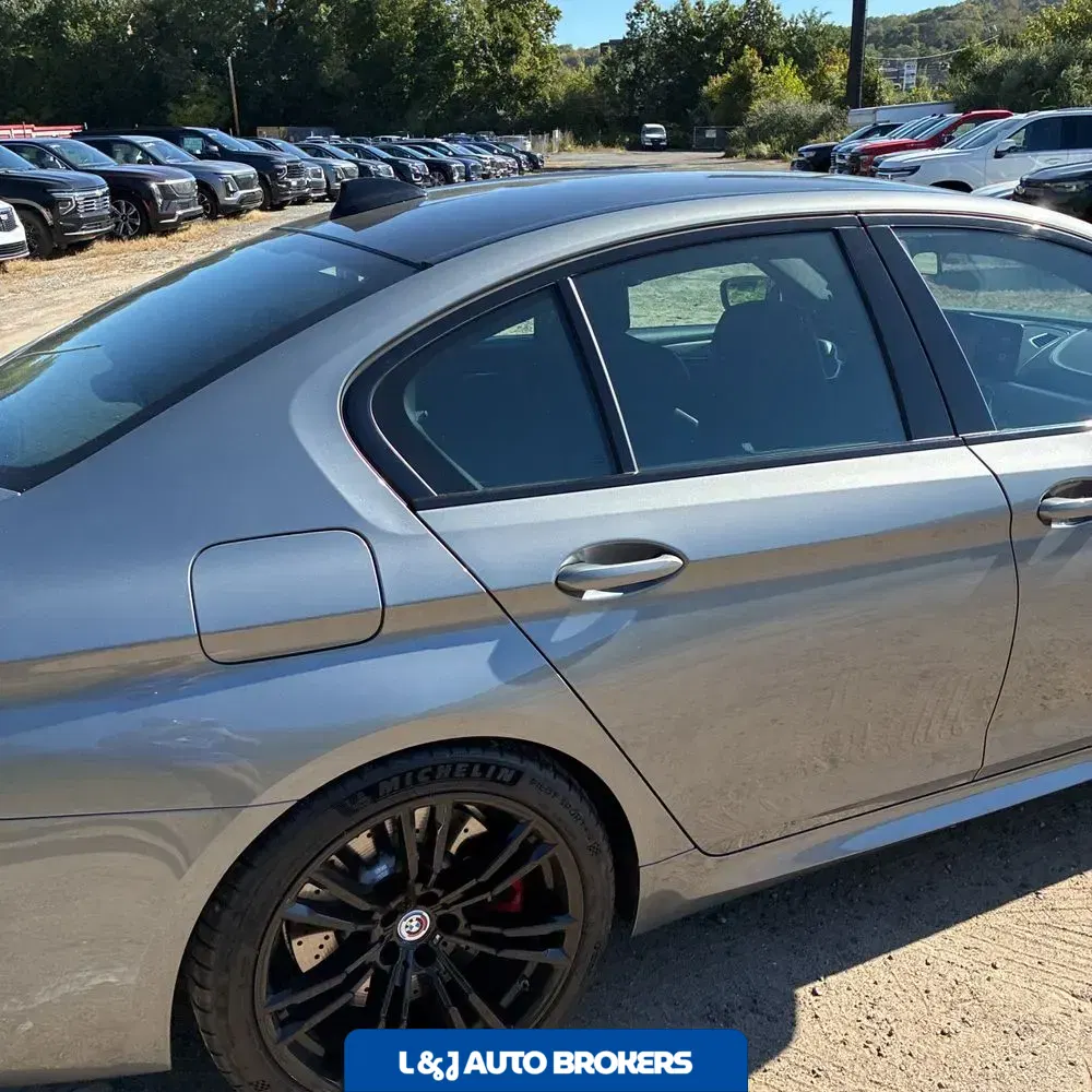 2023 BMW M5
