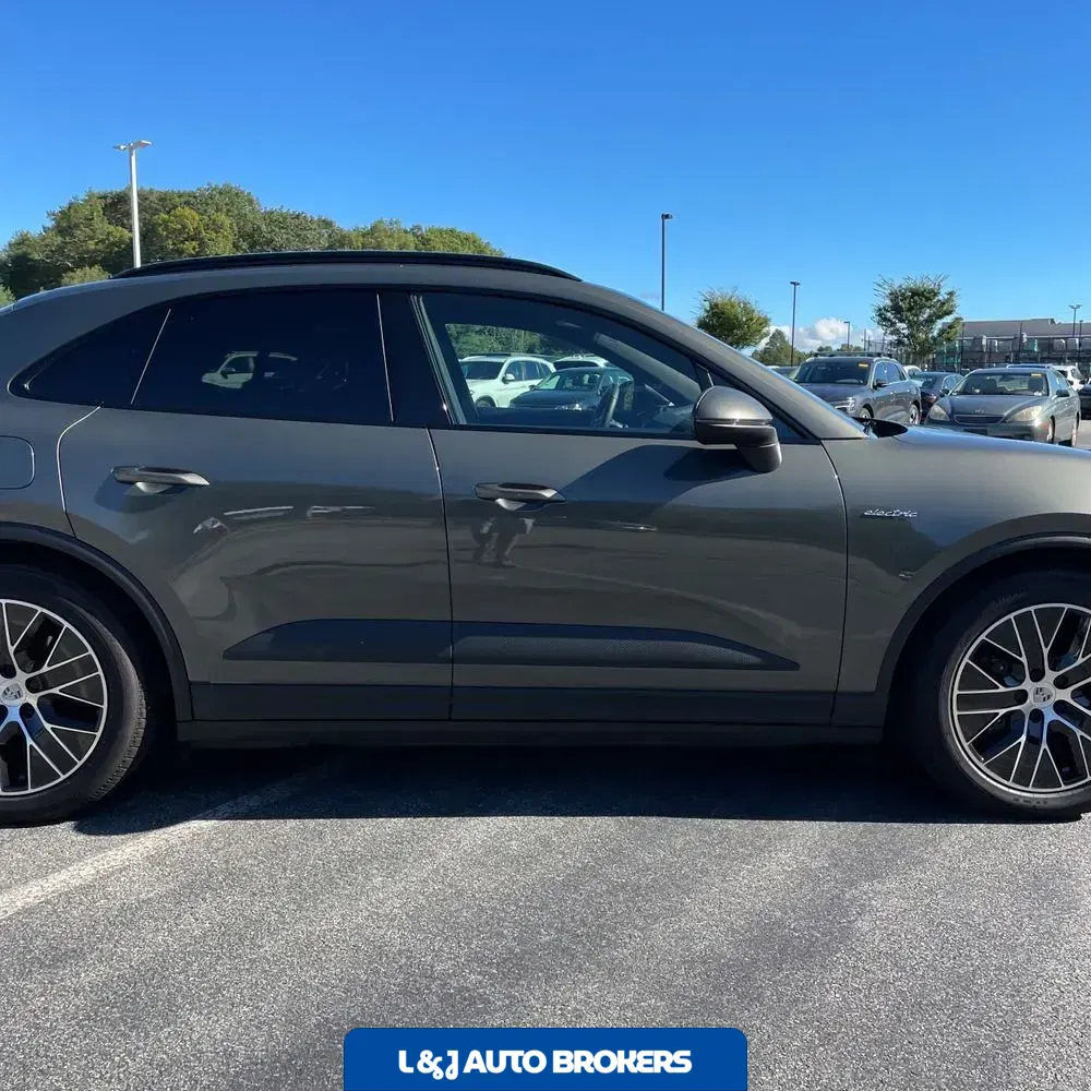 2025 Porsche Macan EV 4