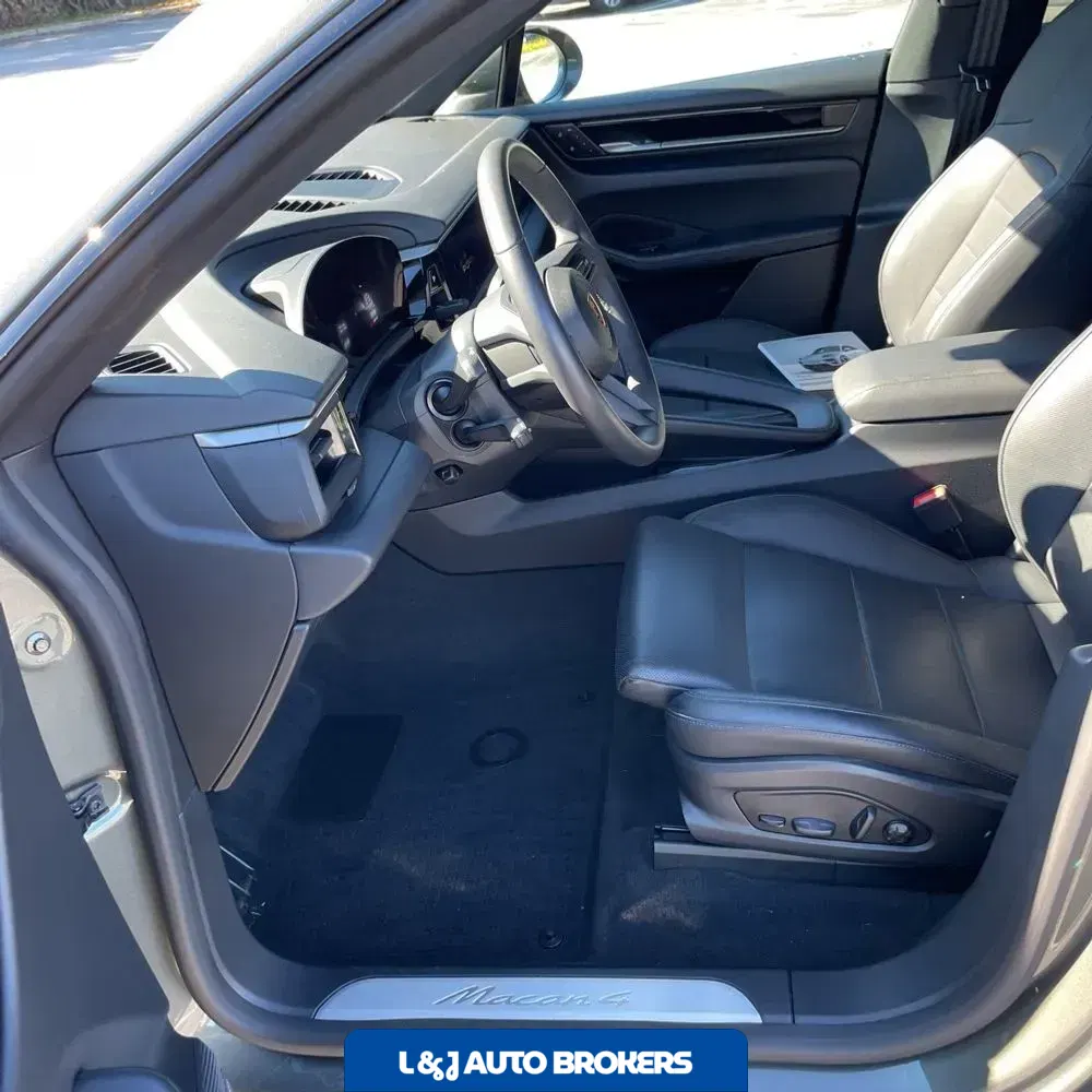 2025 Porsche Macan EV 4