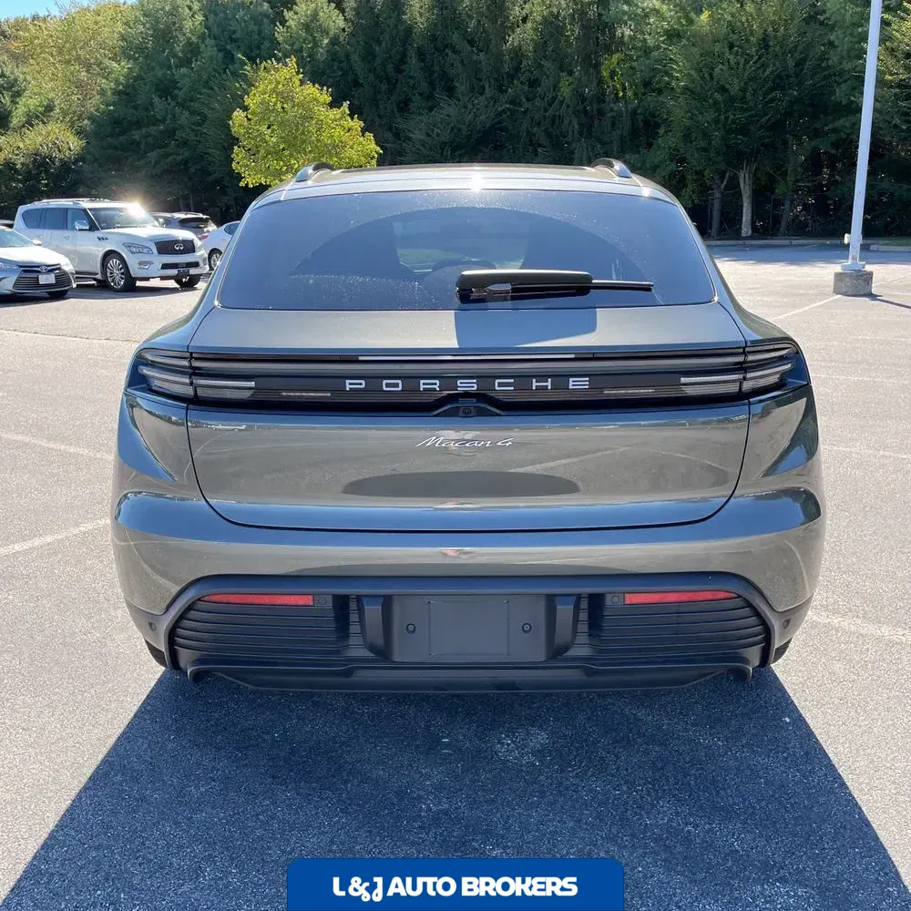 2025 Porsche Macan EV 4