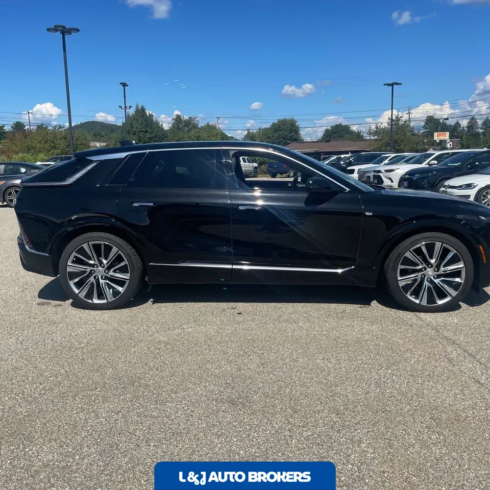 2024 Cadillac LYRIQ Luxury 3