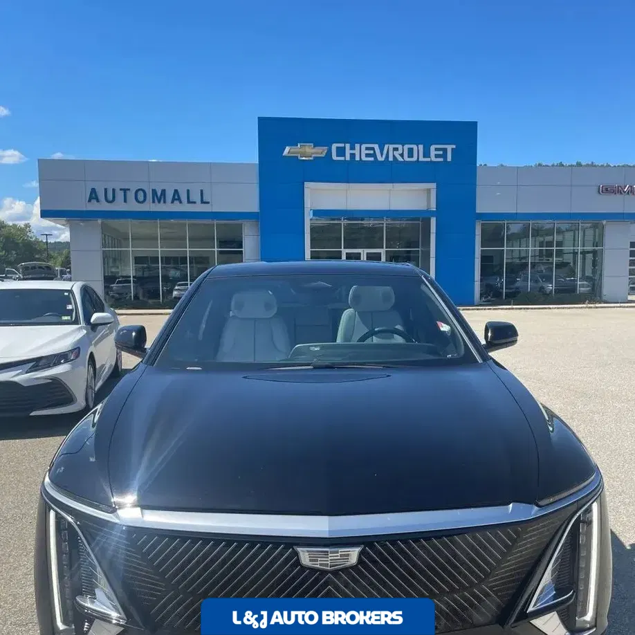 2024 Cadillac LYRIQ Luxury 3